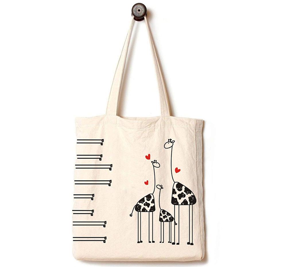 Cotton bag with giraffe print
